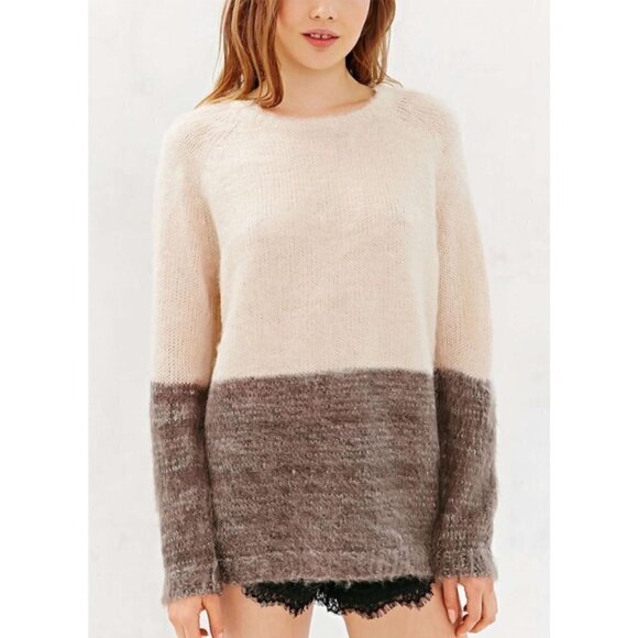 Urban Outfitters UO Kimchi Blue Ivory & Gray Colorblock Fuzzy Sweater XS - Picture 1 of 4